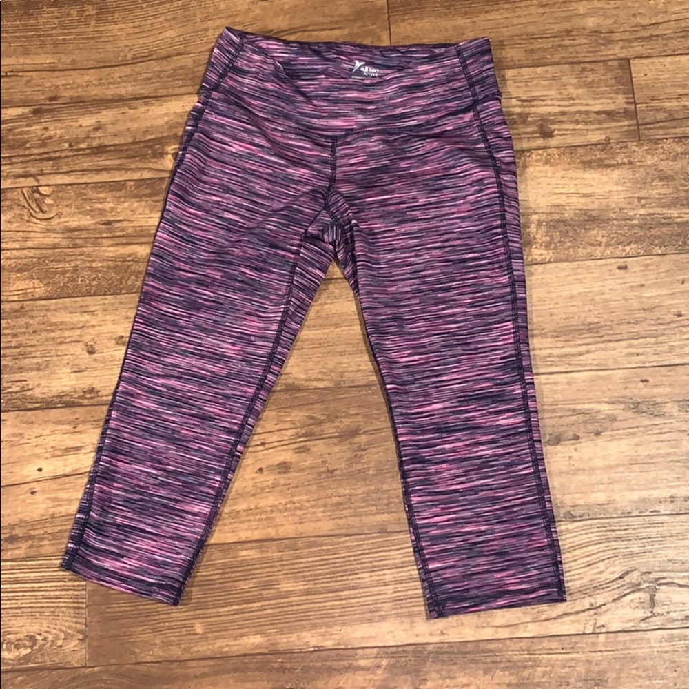 Old Navy cropped yoga pants